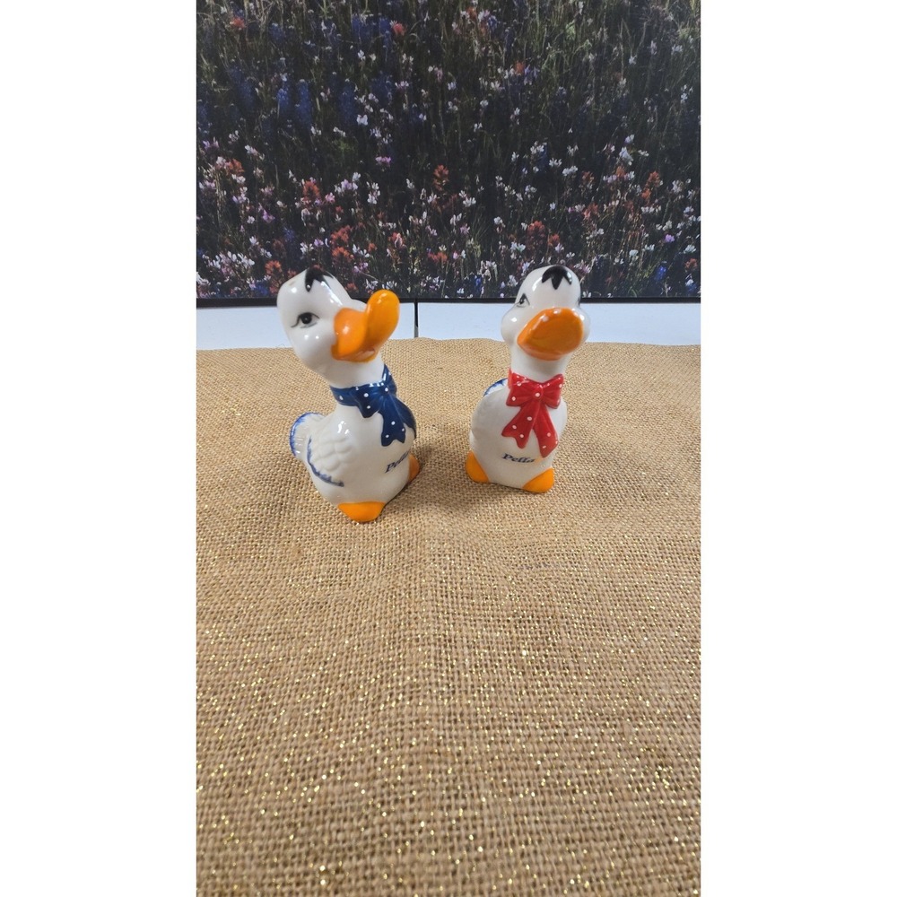 BB 1411.  Duck salt / pepper shakers